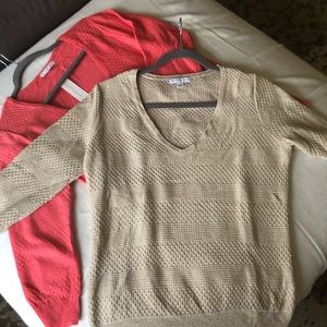 Women Sweaters - V Neck with a 3/4 Sleeve